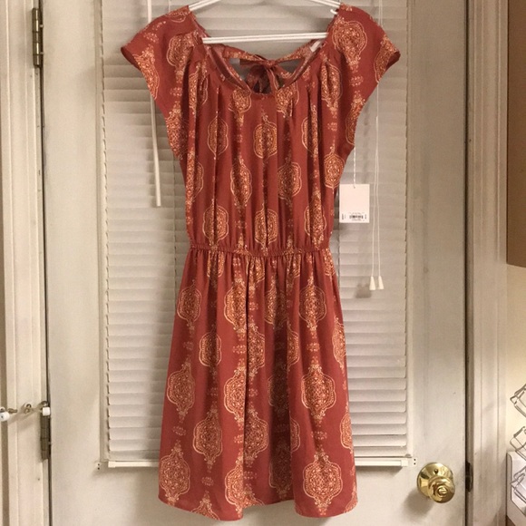 LC Lauren Conrad Dresses & Skirts - Cinched-waist dress